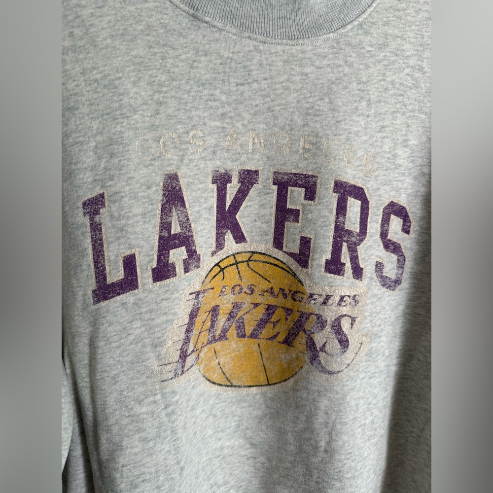 ABERCROMBIE Oversized LA Lakers Soft Fleece Crewneck Sweatshirt - Picture 2 of 4